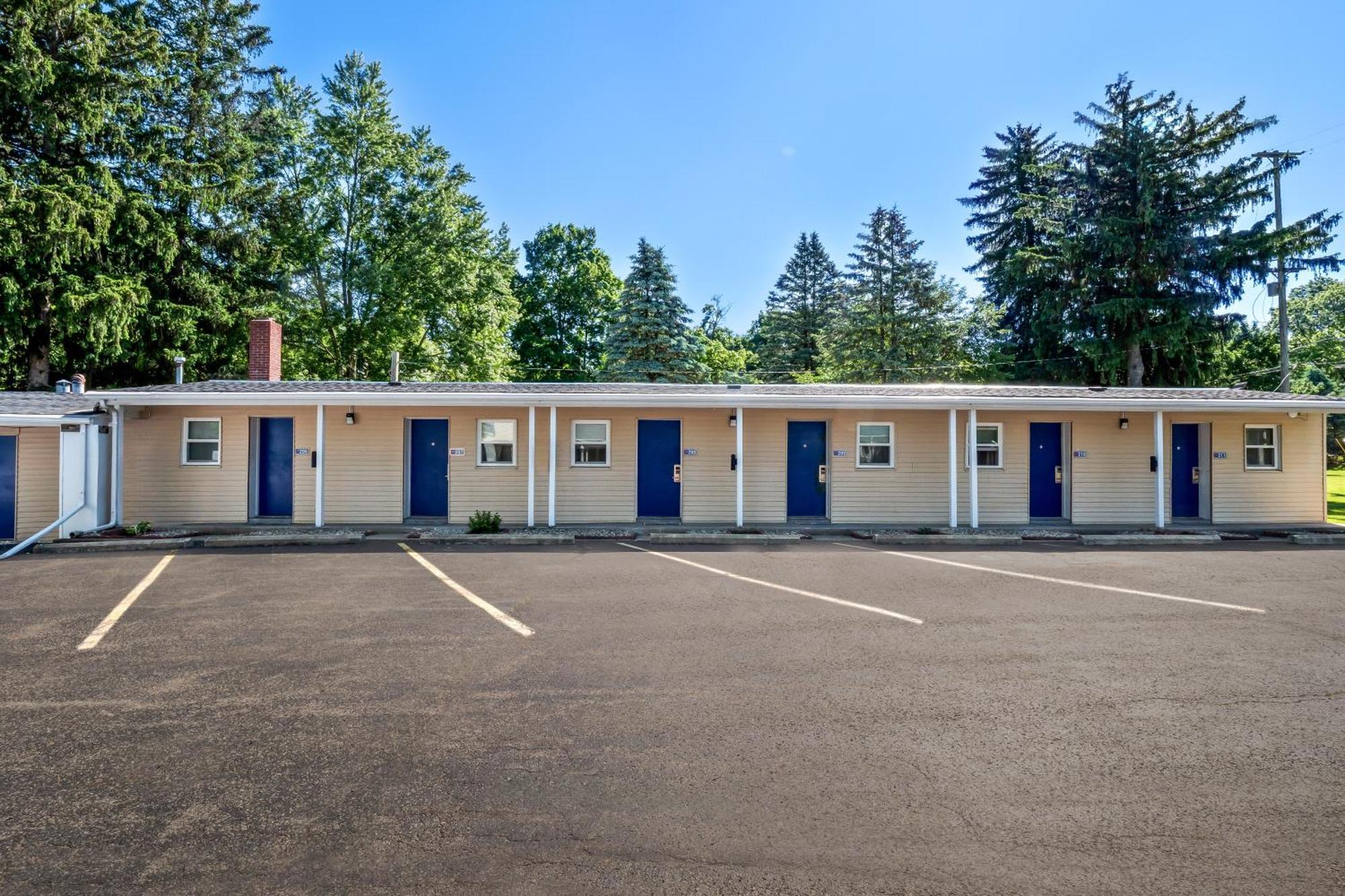 Americas Best Value Inn Jonesville/Hillsdale Exterior foto