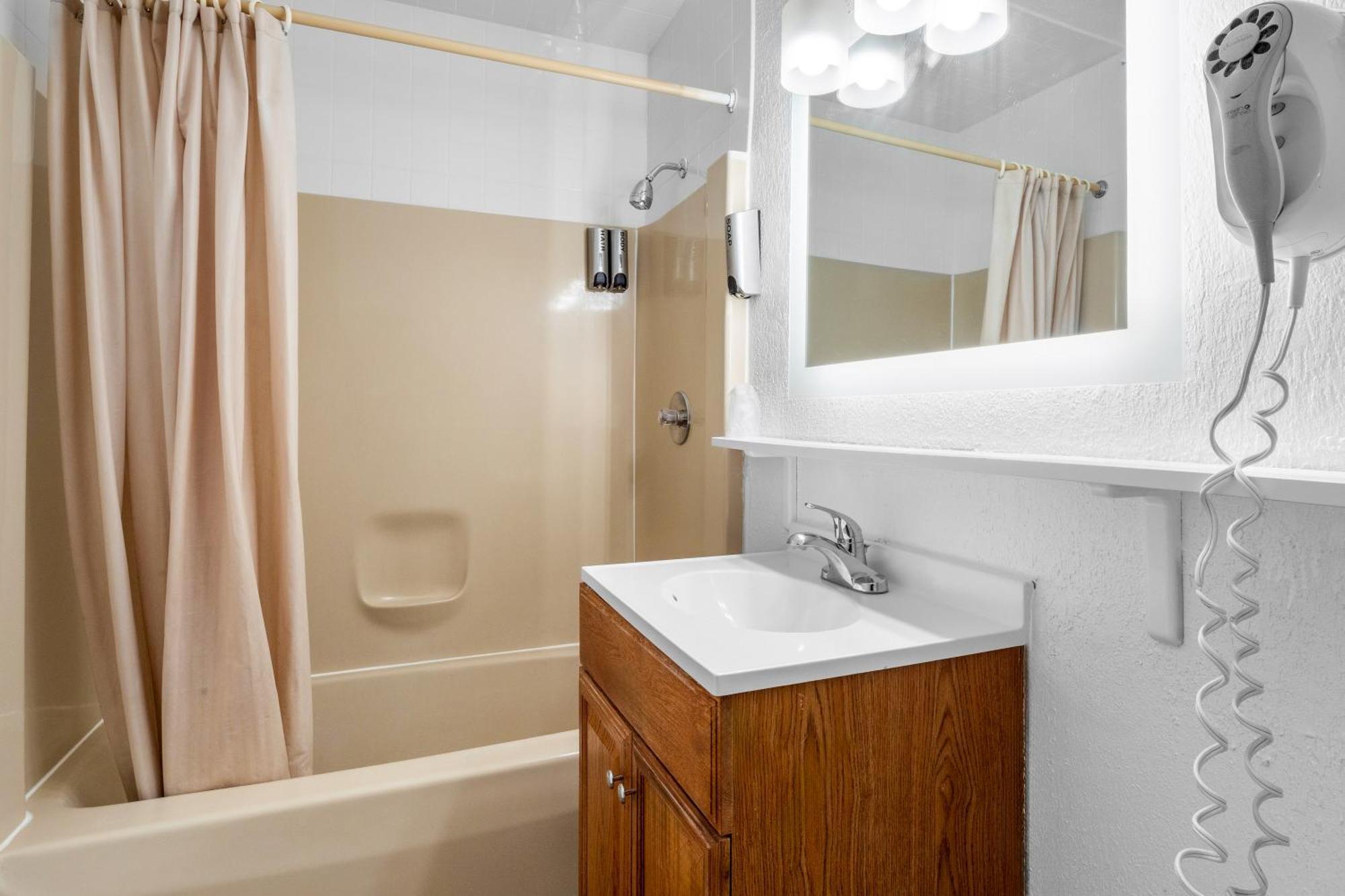 Americas Best Value Inn Jonesville/Hillsdale Exterior foto