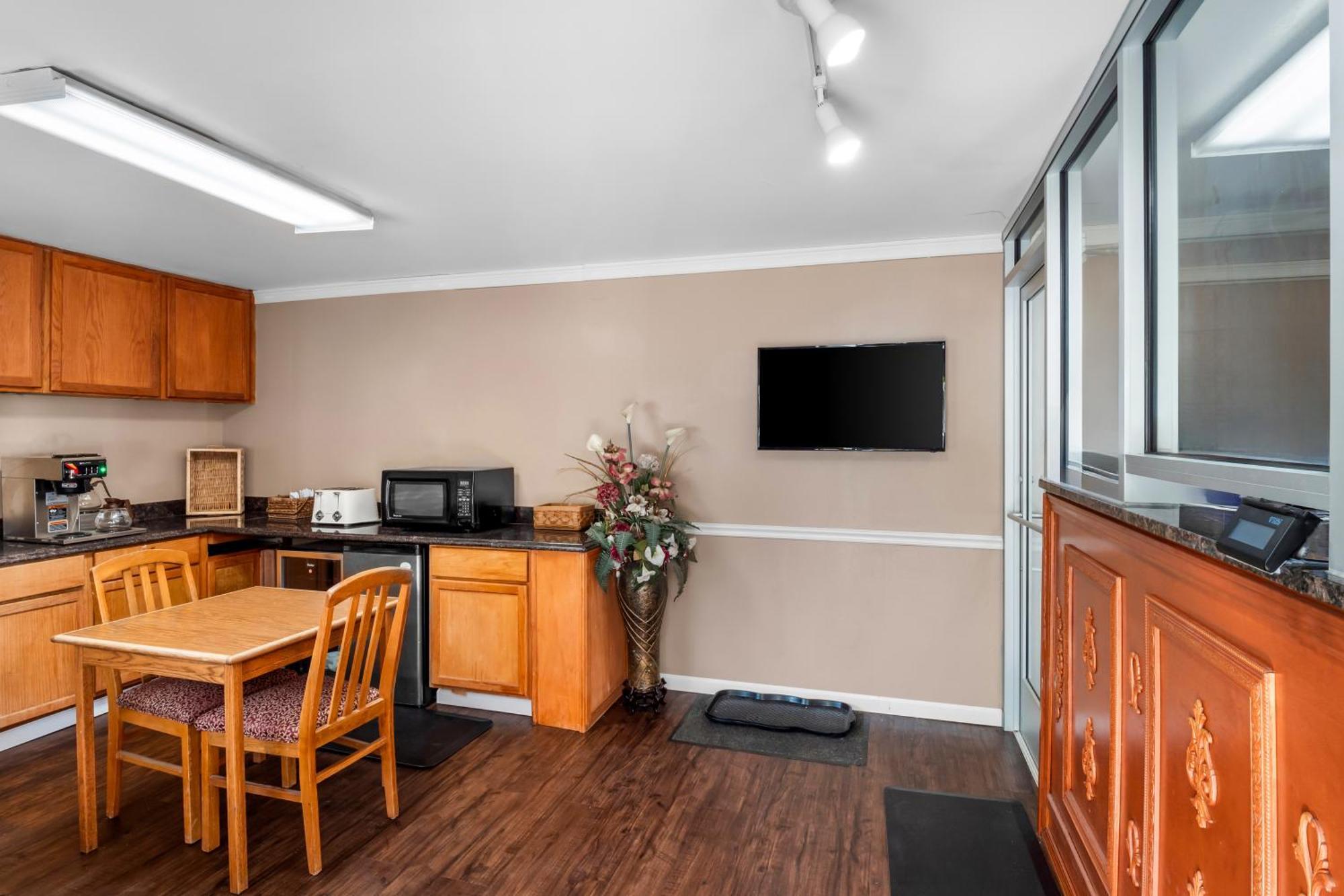 Americas Best Value Inn Jonesville/Hillsdale Exterior foto