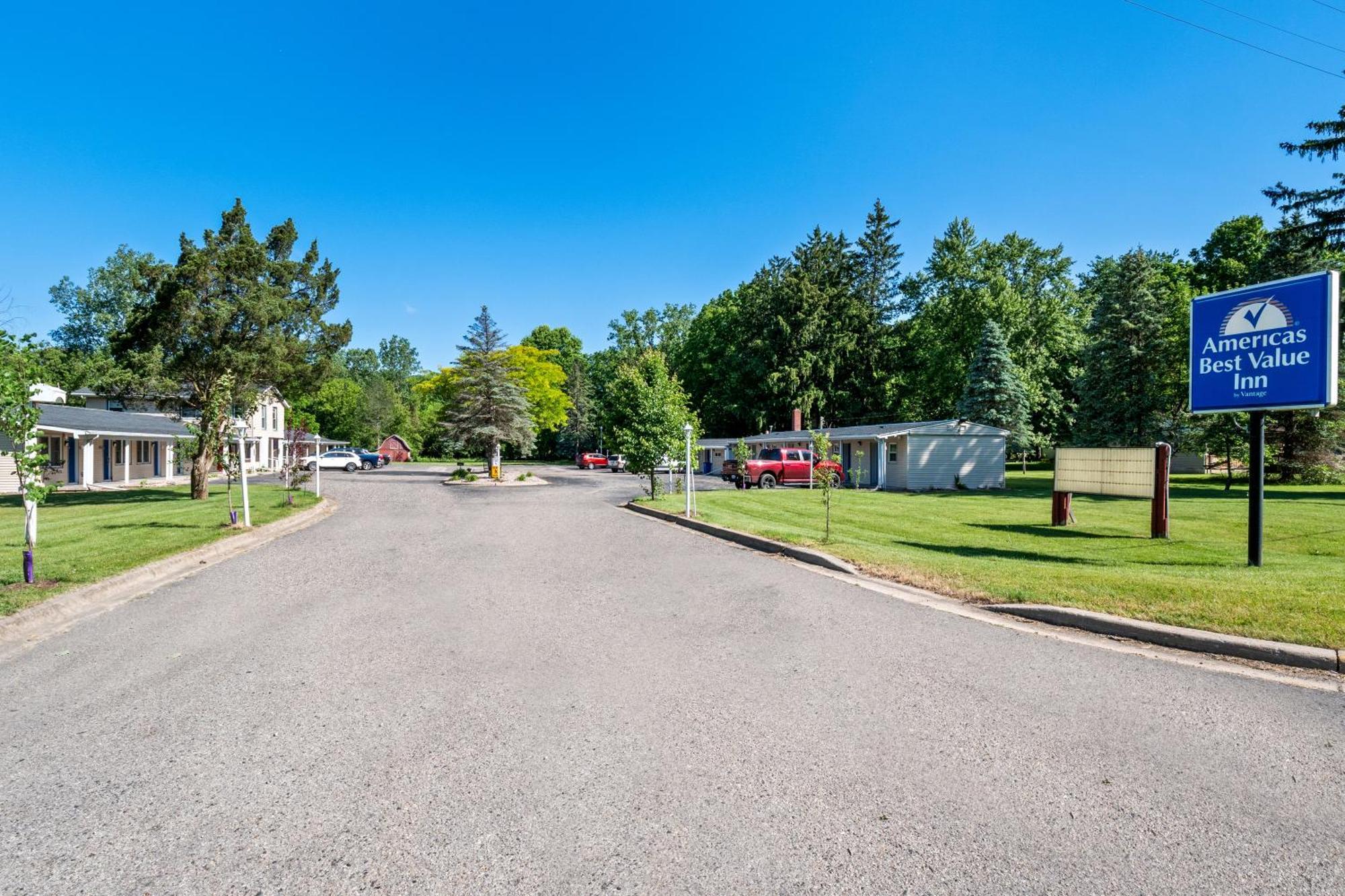 Americas Best Value Inn Jonesville/Hillsdale Exterior foto